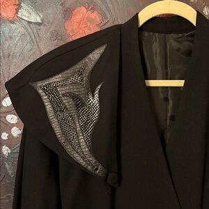 Chic Vintage Black Women's Blazer with Embellished Shoulders. Hot! 👩🏼‍🎤🦹🏽💃🏼